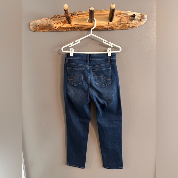 Time and Tru size 6 straight leg jeans - dark wash - Picture 3 of 9